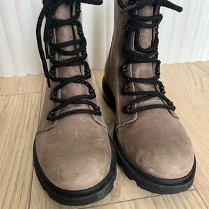 Sorel Women's Taupe Lace-Up Boots